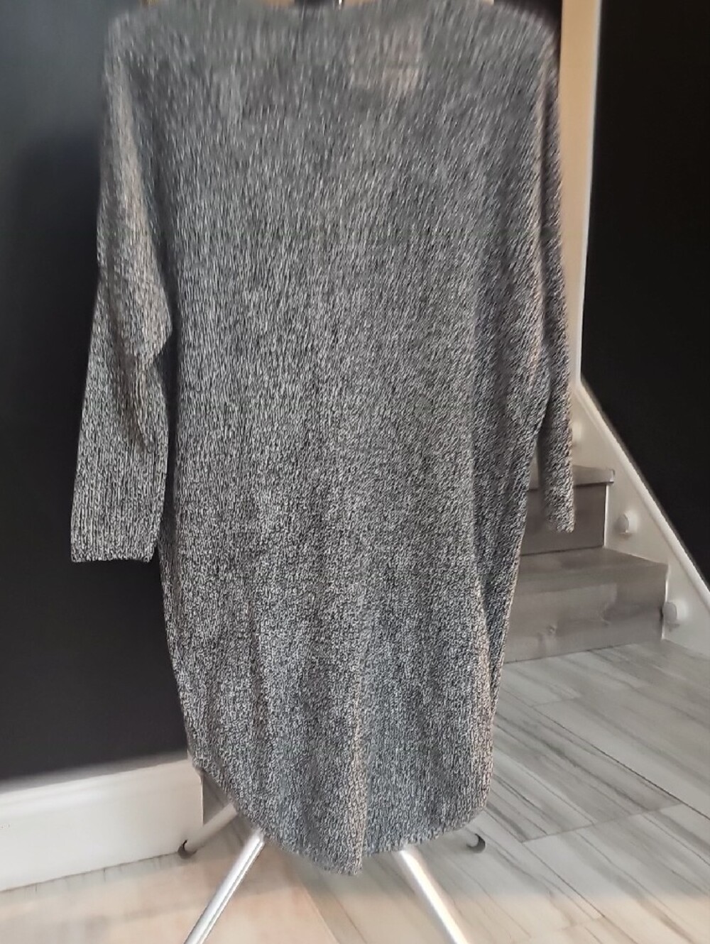 Cute and stylish 4-piece women’s sweater bundle featuring Express, Venus, and LC - Picture 7 of 13